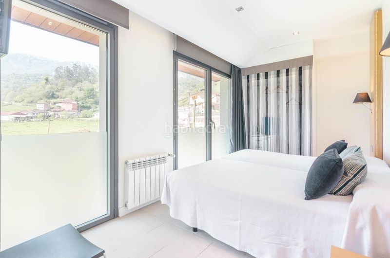 Foto cc75093d-6fd3-419c-bcd5-dd94b5e44807. Chalet complejo rural en venta en Morcín