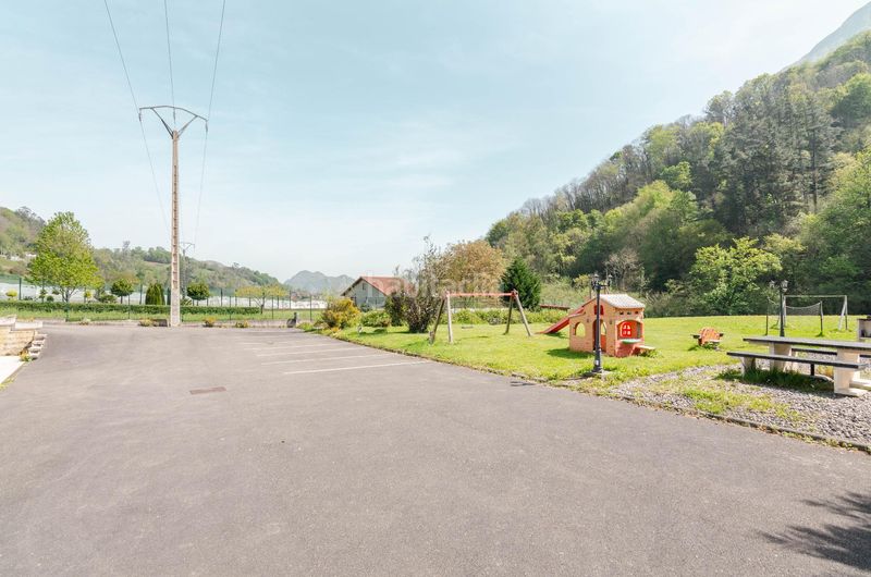 Foto f175b28f-814f-425d-ac6c-3367c45dcdfe. Chalet complejo rural en venta en Morcín