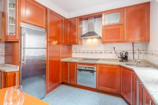 Flat in Avenida PUMARIN 26