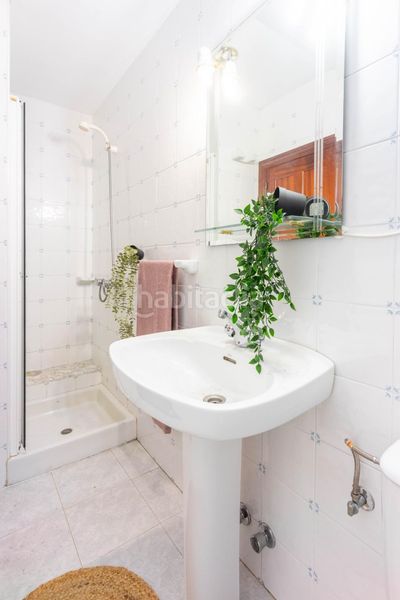 Foto dd577581-4738-425c-bf15-7d5fb392d5d3. Edificio in lugar basoreu 3 in Nava