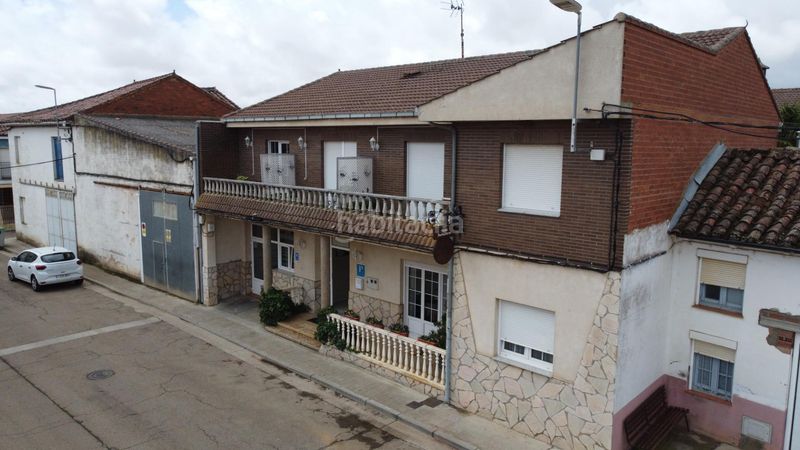 Foto 27891588-8d23-4c47-985c-6d2ee19c6829. Edifici a calle espolon abajo 6 a Bercianos del Páramo