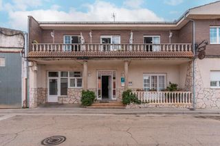 Gebäude in Calle espolon abajo 6. Hostalrestaurante con magnifica casa anexa
