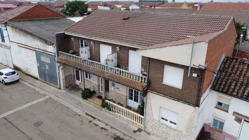 Foto f19dcbb7-c4c7-48e2-87f3-5458828dbda2. Edifici a calle espolon abajo 6 a Bercianos del Páramo