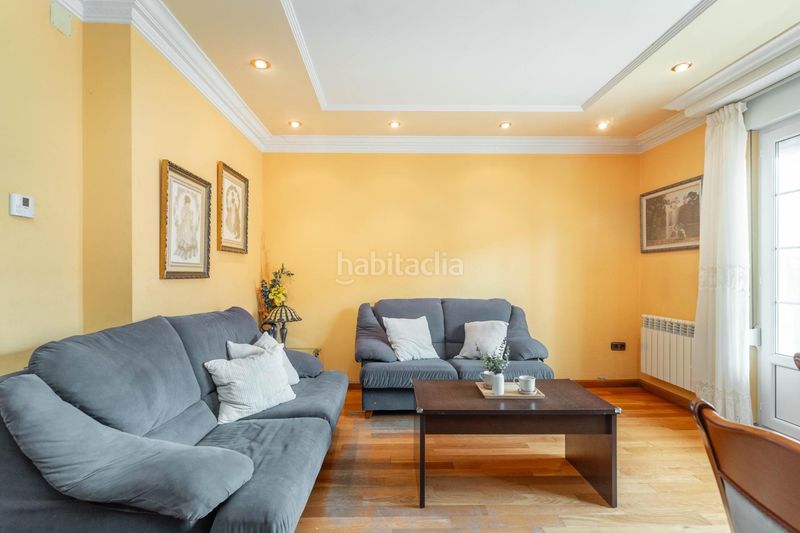 Foto f50aeddf-bfee-4a4b-a8fb-0b4c975111c5. Edifici a calle espolon abajo 6 a Bercianos del Páramo