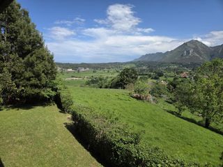 Chalet à Ribadesella. Chalet con vistas privilegiadas, privacidad y jardín junto a rib