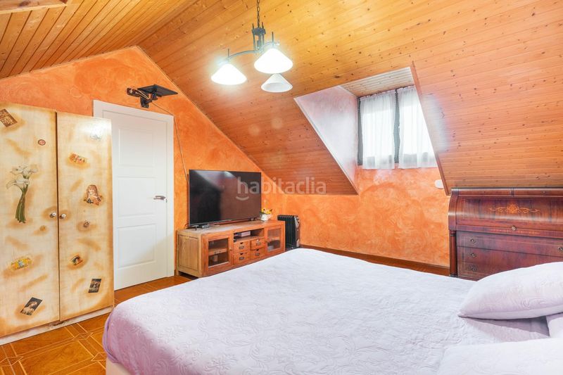 Foto a717f80d-82fa-4405-966d-90046b115854. Casa a carretera andarujo 19 a La Felguera Langreo