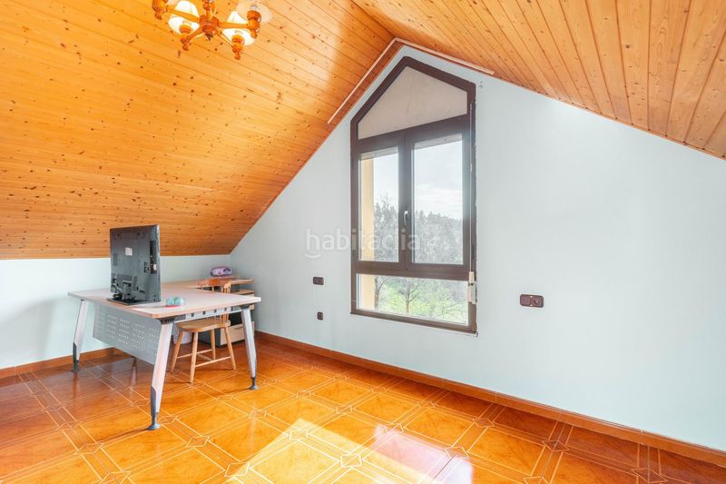 Foto f2179179-459a-44e0-99c3-e9f1460447ca. Casa a carretera andarujo 19 a La Felguera Langreo