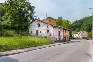 Haus  Castañeu 31. Oportunidad de inversión en pleno centro de arriondas, asturias
