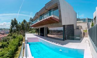 Casa  La quinta 0. Chalet en la prestigiosa urbanización la quinta, luanco
