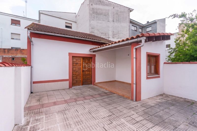 Foto 0ae97e49-08e3-477c-81ca-a76f672bea28. Casa a calle jose manuel bobes 26 a Llanera
