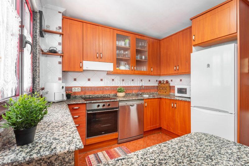 Foto c05e08e3-23e6-45a5-b758-46f36c210a8a. Casa a calle jose manuel bobes 26 a Llanera