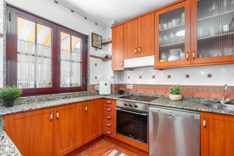 Foto c381a585-1cb4-4db5-9c5f-a621b3281129. Casa a calle jose manuel bobes 26 a Llanera