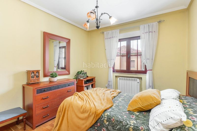 Foto c4f9f929-3ed3-4f7f-931b-a0e891d80e26. Casa a calle jose manuel bobes 26 a Llanera
