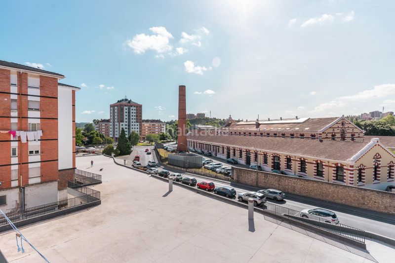 Foto f9f3f0b3-3369-4e76-b71e-b3be29e1a8d1. Pis a calle de fruela a Versalles Avilés