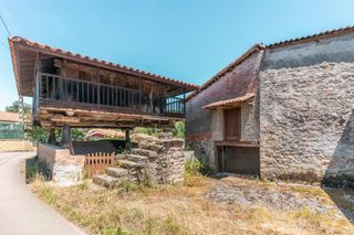 Casa  Santullano 21. Casa y horreo en santullano, las regueras