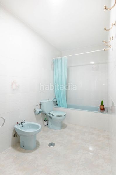 Foto f9d7fcd1-84b8-4e2e-b754-ec5bec97ca2c. Casa adossada amb piscina a Grado