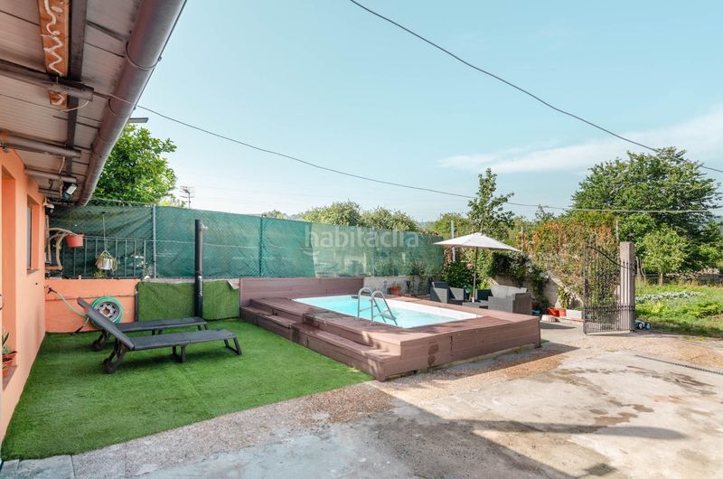 Foto fa4b7a7f-993c-4fce-b289-1ea00b3ef96e. Casa adossada amb piscina a Grado