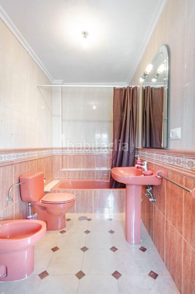 Foto fe209890-3543-49ae-9056-bf0f22c19e19. Casa adossada amb piscina a Grado