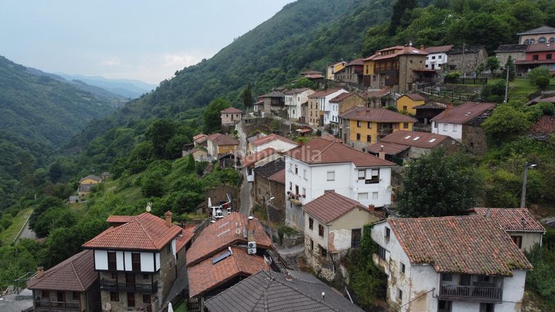 Foto 0ec9ef47-b9a4-48ed-ad69-d6267d654226. Casa adossada a Aller