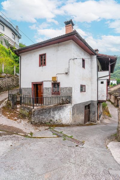 Foto 8bcc34e6-e507-4123-9279-d9c1cfcf838c. Casa adossada a Aller