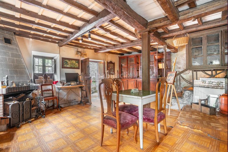 Foto b03c72b1-7635-4b24-ac2c-b3085c2e61a1. Casa adossada a Aller