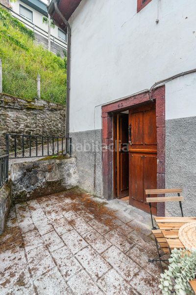 Foto bf399559-6fad-46aa-b7fb-374672480059. Casa adossada a Aller