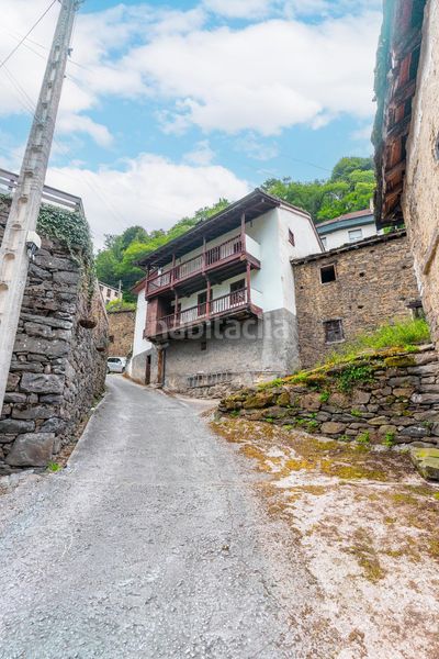 Foto d594dd91-609c-4446-85cc-f0f26d5d02b0. Casa adossada a Aller
