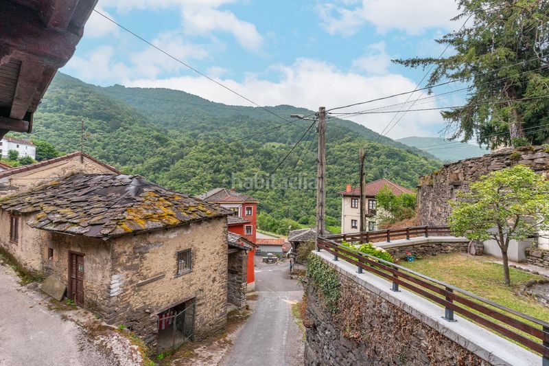 Foto d670ac77-2719-4ff5-9b2f-01434d831acd. Casa adossada a Aller
