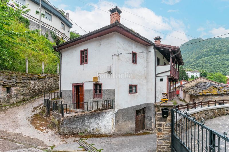 Foto dd27a7d1-f129-4062-a602-ba97fdd82351. Casa adossada a Aller