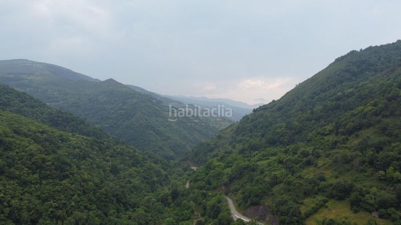 Foto f3c8e237-6f35-45bc-86a6-c3d1775ae16c. Casa adossada a Aller