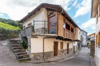 Casa en Calle cibuyu 33. Casa tradicional asturiana con terraza, huerta y gran potencial