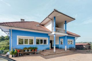Chalet  Pruvia riba 117. Espectacular chalet independiente en llanera con 9.857m2 de parc
