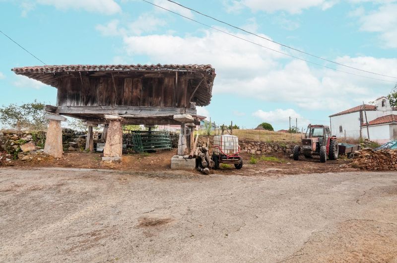 Foto 8da327df-dede-48c7-befc-e83894f77e0c. Masia a lugar villar de guergu 75 a Piloña