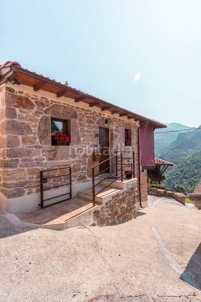 Foto 2e6d8d3d-1b5b-4622-a702-b319d54b6a66. Casa amb calefacció a Somiedo