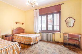 Appartement à Calle manuel gutierrez 13. Casi 200 metros de piso en el centro de mieres