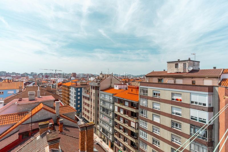 Foto b9801dbe-1b10-40dc-b3ee-ce7cbf8ec822. Dúplex a avenida del Llano 20 a Llano Gijón