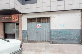 Geschäftsraum in Calle de la pista 16. Enorme  bajo de 103 metros en el centro de mieres