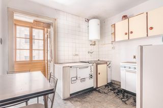 Appartement  Calle calle eloy martino 9. Piso con alma para reformar en moreda, calle eloy martino