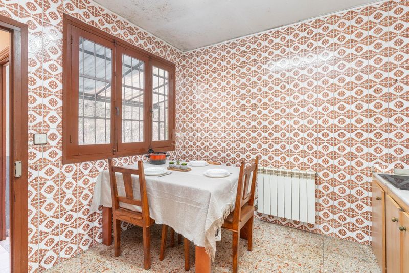Foto abcbab7d-83e6-4323-a9c2-8519a4f6647f. Casa amb calefacció aparcament a Allande