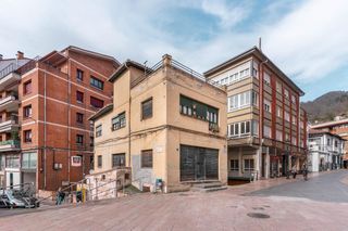 Edifici a Calle calle celestino castañón 3. Edificio en venta en el centro de  moreda