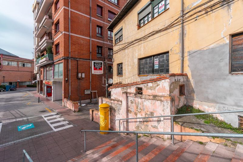 Foto 41c031fc-5e10-4c64-92e6-f4011b5c0f4b. Edificio in calle calle celestino castañón 3 in Aller