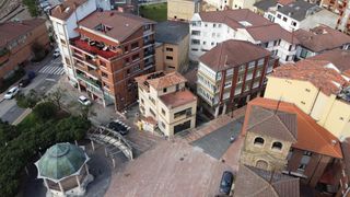 Building in Calle calle celestino castañón 3. Edificio en venta en el centro de  moreda