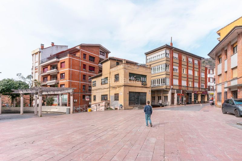 Foto b5bf7483-e10e-4332-b727-6104224a0aca. Edificio in calle calle celestino castañón 3 in Aller