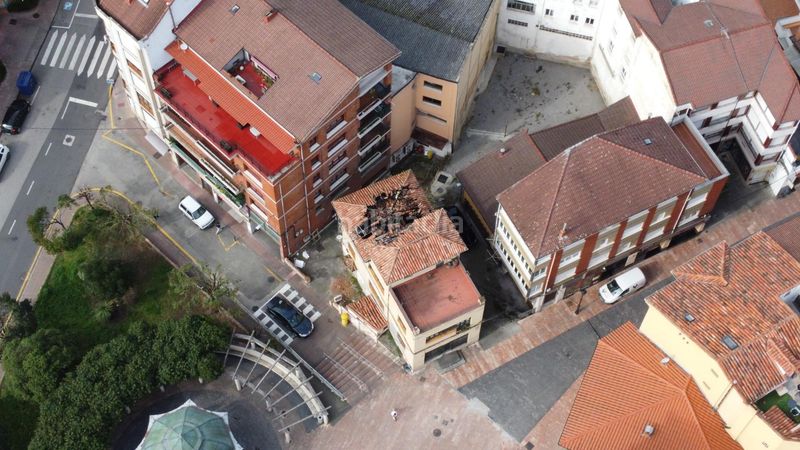 Foto d395a280-e4bd-46a8-8ec3-63dcf725e3d2. Edificio in calle calle celestino castañón 3 in Aller