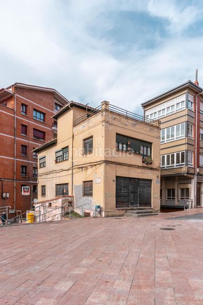 Foto d797b311-92ff-4bb1-9970-e47627f63203. Edificio in calle calle celestino castañón 3 in Aller