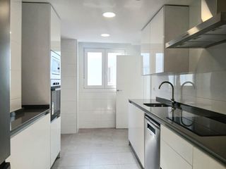 Location Attique  Calle colegio virgen milagrosa 14. Alquiler ático zona huca