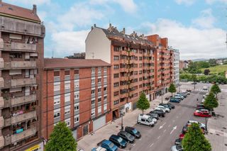 Apartamento en Avenida torrelavega 58. Amplio piso de tres habitaciones y dos baños en avenida torrelav