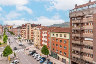 Apartamento  Avenida torrelavega 58. Amplio piso de tres habitaciones y dos baños en avenida torrelav