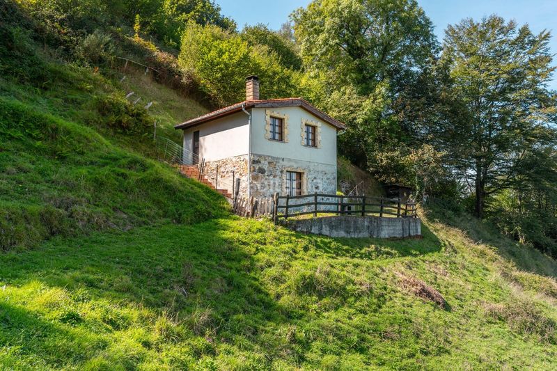 Foto f3976ec3-99a5-498a-97d2-bd264cef2f24. Casa amb calefacció a Bimenes