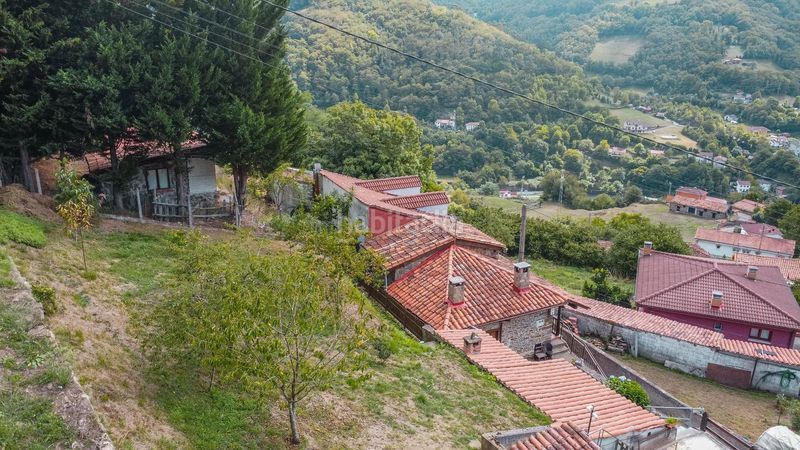 Foto 4acf3439-ef9a-45e7-9a31-63d7535184a4. Casa pareada un mirador a las montañas en el valle de turón, en Mieres